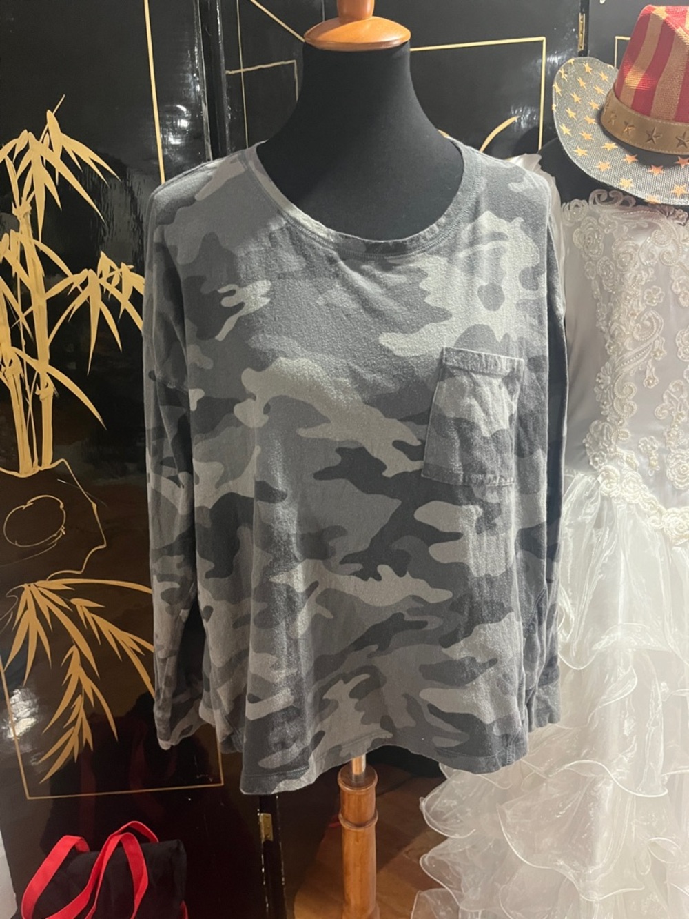 Women's Gray Camo Long-Sleeve Pocket Top